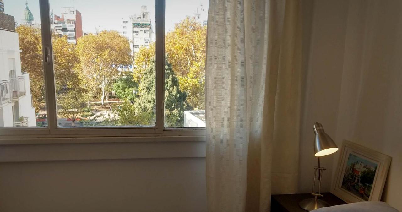 Depto 2 Ambientes Muy Luminoso Con Wifi Y Vista A La Plaza Apartment Buenos Aires Bagian luar foto