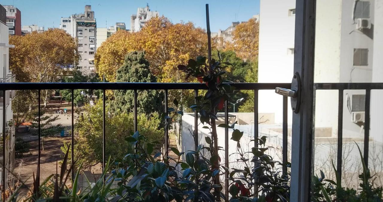 Depto 2 Ambientes Muy Luminoso Con Wifi Y Vista A La Plaza Apartment Buenos Aires Bagian luar foto