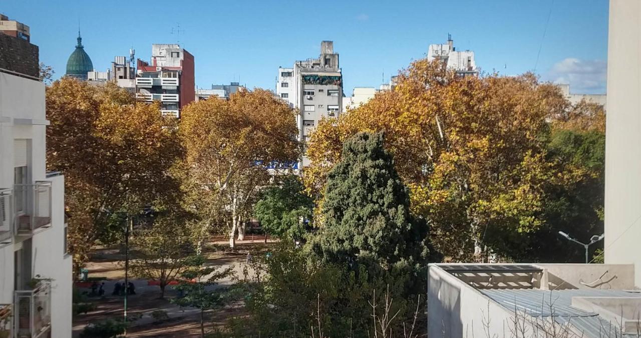Depto 2 Ambientes Muy Luminoso Con Wifi Y Vista A La Plaza Apartment Buenos Aires Bagian luar foto