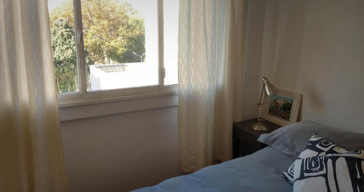 Depto 2 Ambientes Muy Luminoso Con Wifi Y Vista A La Plaza Apartment Buenos Aires Bagian luar foto